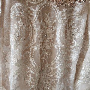 Ivory Lace vintage-style Oleg Cassini Bridal Gown